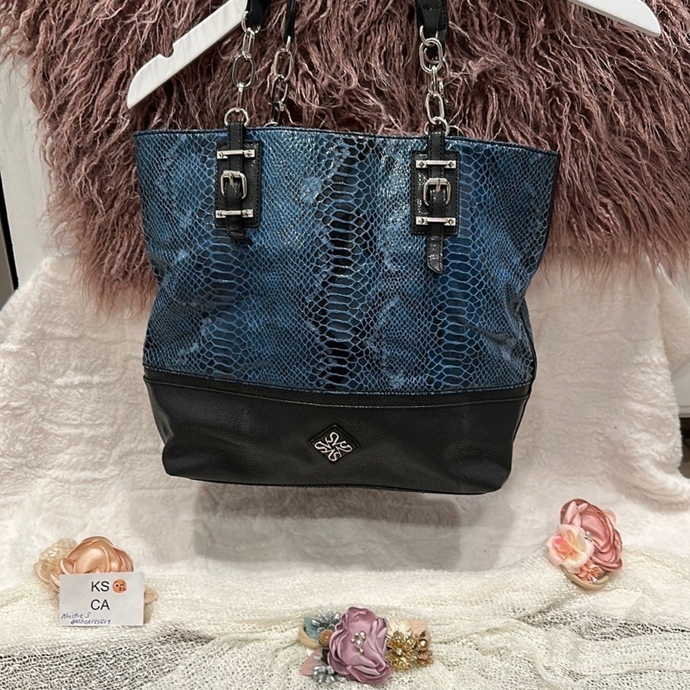 Simply vera blue and black shoulder bag